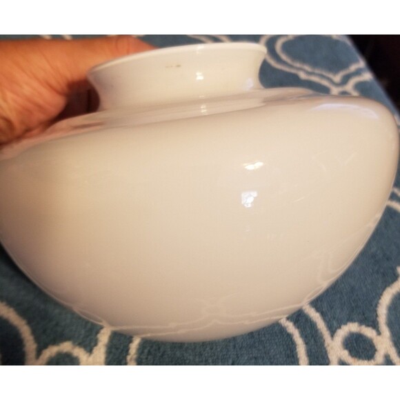 Vintage white mushroom shaped blown glass shade approximately 3" opening - Picture 3 of 7